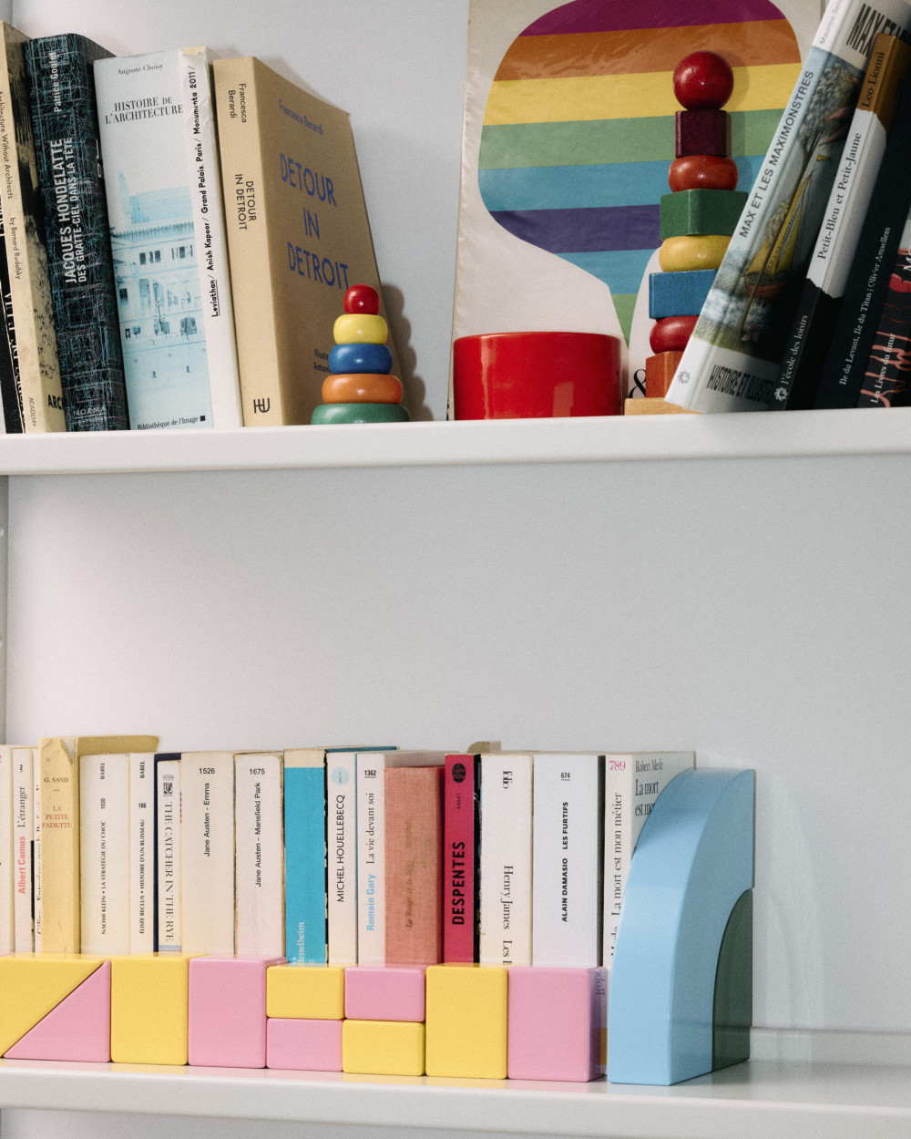 Little Family modular objects by nara.world used as bookends on shelf